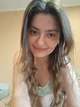 Snapshot of Beatris7 chatting on 03-18-25, 02:15 Beatris7 online show from 03-18-25, 02:15