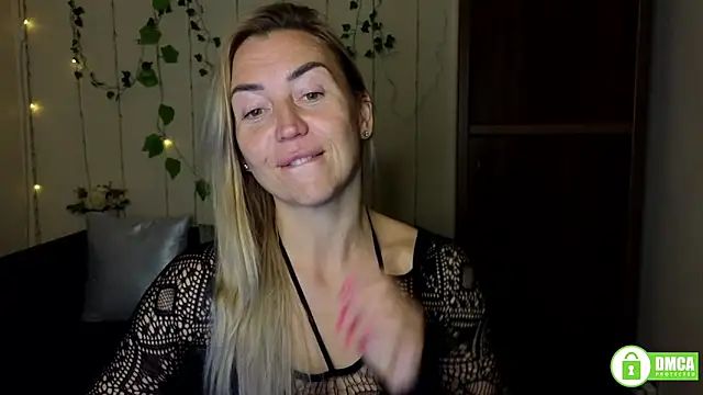 Snapshot of Kiss_julli88I chatting on 09-28-25, 05:29 Kiss julli88I online show from 09-28-25, 05:29