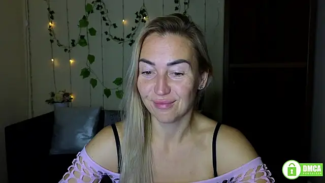 Snapshot of Kiss_julli88I chatting on 09-29-25, 05:29 Kiss julli88I online show from 09-29-25, 05:29