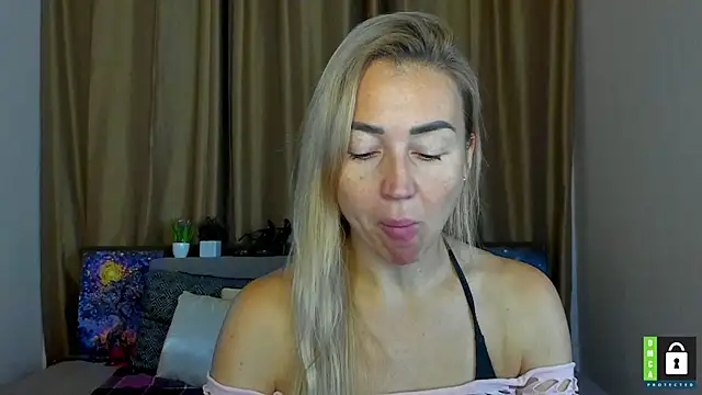 Snapshot of Kiss_julli88I chatting on 10-18-25, 05:32 Kiss julli88I online show from 10-18-25, 05:32