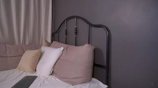 Snapshot of FitEva chatting on 03-18-25, 06:48 FitEva online show from 03-18-25, 06:48