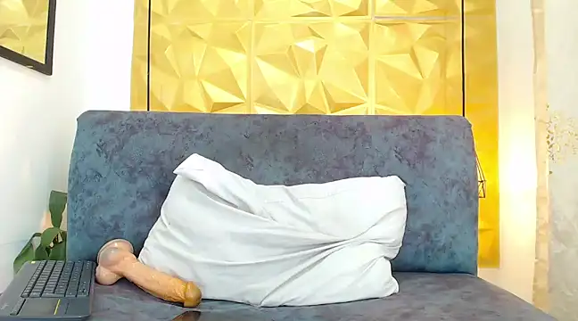 Small Hot19 online show from 03-11-25, 05:46