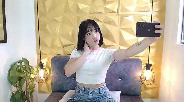 Small Hot19 online show from 03-22-25, 05:20