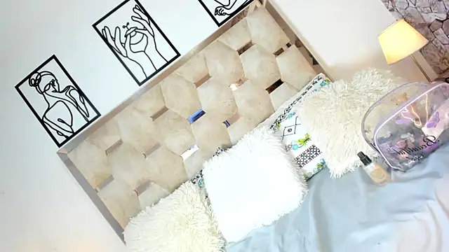 Small Hot19 online show from 09-09-25, 12:15