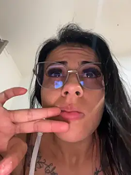 jheicylli online show from 06-22-26, 04:15