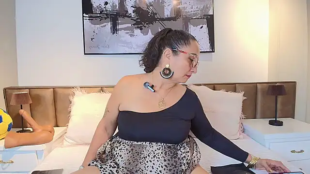 AlessandraLeroy online show from 06-13-26, 12:03