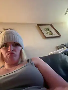 KITTYBOOBOOFUXX online show from 02-02-26, 05:28