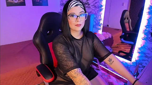 victoriacooper21 online show from 03-21-25, 10:06