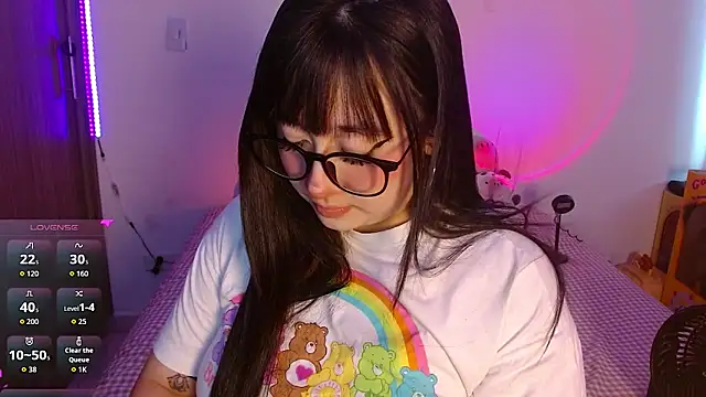 Snapshot of Oliviargf chatting on 02-14-26, 12:13 Oliviargf online show from 02-14-26, 12:13