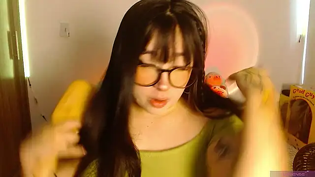 Snapshot of Oliviargf chatting on 03-05-26, 12:23 Oliviargf online show from 03-05-26, 12:23