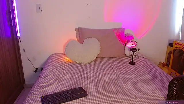 Snapshot of Oliviargf chatting on 03-09-26, 12:20 Oliviargf online show from 03-09-26, 12:20