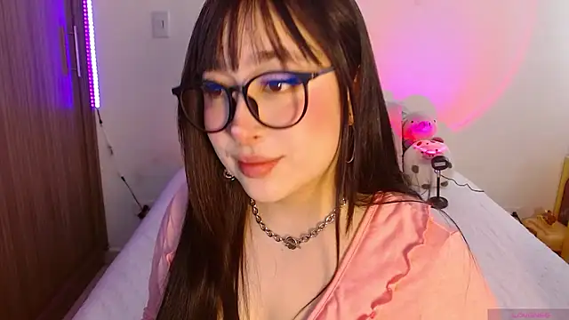 Snapshot of Oliviargf chatting on 03-19-26, 12:42 Oliviargf online show from 03-19-26, 12:42