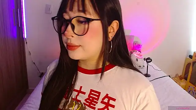 Snapshot of Oliviargf chatting on 03-20-26, 12:21 Oliviargf online show from 03-20-26, 12:21