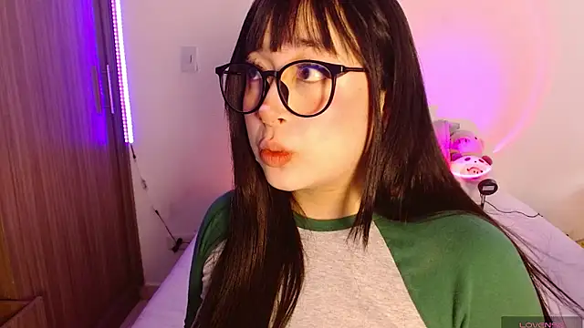 Snapshot of Oliviargf chatting on 03-23-26, 12:20 Oliviargf online show from 03-23-26, 12:20