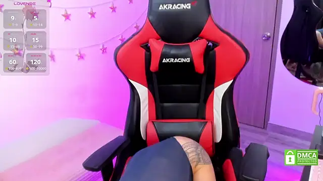 Snapshot of LindaSilverstone chatting on 09-24-25, 05:27 LindaSilverstone online show from 09-24-25, 05:27