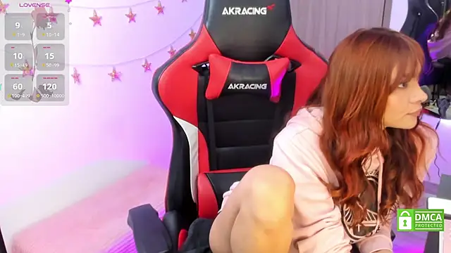 Snapshot of LindaSilverstone chatting on 10-15-25, 12:00 LindaSilverstone online show from 10-15-25, 12:00