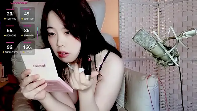 Cocobee online show from 09-12-25, 03:56