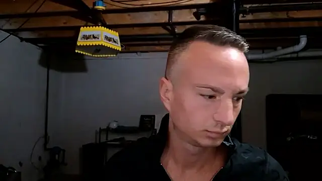 Snapshot of TheDaddy005 chatting on 12-20-25, 01:51 TheDaddy005 online show from 12-20-25, 01:51