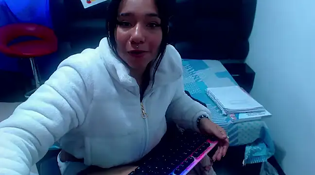 XxxReinaSexyBodyxxX777 online show from 03-11-25, 07:14