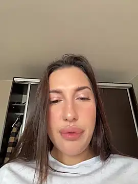 Snapshot of AleksandraRich chatting on 04-22-26, 01:19 AleksandraRich online show from 04-22-26, 01:19