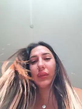 Snapshot of AleksandraRich chatting on 05-28-26, 01:03 AleksandraRich online show from 05-28-26, 01:03