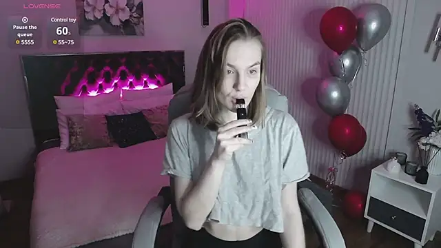  Vikky Moon  online show from 03-09-25, 01:14