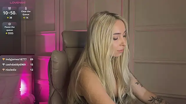 Snapshot of OhMyEmma chatting on 03-09-25, 01:25 OhMyEmma online show from 03-09-25, 01:25