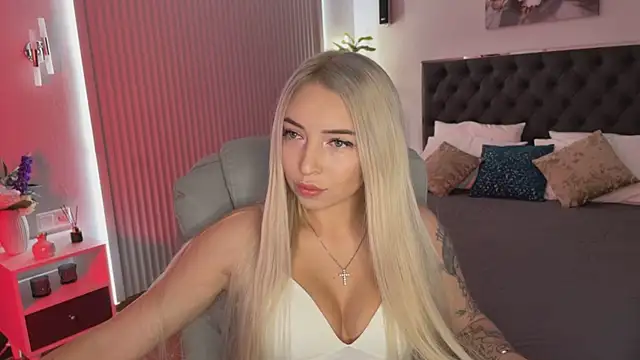 Snapshot of OhMyEmma chatting on 09-22-25, 01:18 OhMyEmma online show from 09-22-25, 01:18