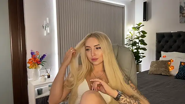 Snapshot of OhMyEmma chatting on 10-03-25, 11:46 OhMyEmma online show from 10-03-25, 11:46