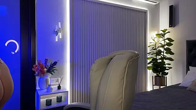 Snapshot of OhMyEmma chatting on 11-07-25, 01:05 OhMyEmma online show from 11-07-25, 01:05