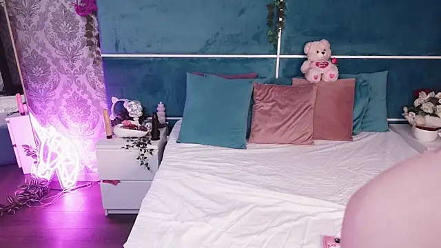 SunnyGlow online show from 10-04-25, 04:21