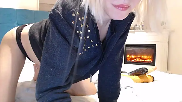 ElssaRush online show from 10-31-25, 03:57