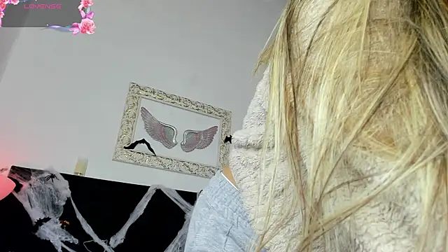 Lola Blondie online show from 10-08-25, 12:14