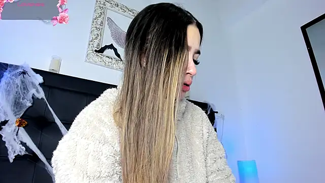 Lola Blondie online show from 10-11-25, 12:15