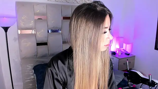 Lola Blondie online show from 01-18-26, 11:36