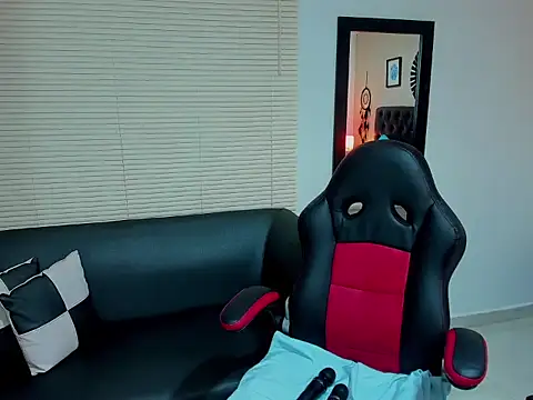 Snapshot of _LiilyWong chatting on 11-06-25, 05:41 LiilyWong online show from 11-06-25, 05:41