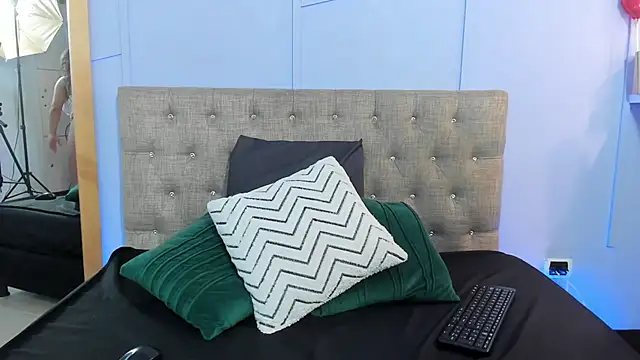 abby jener online show from 03-18-25, 08:26