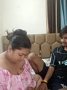 Snapshot of Strip-Couples chatting on 03-08-25, 11:18 Strip-Couples online show from 03-08-25, 11:18