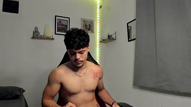 Snapshot of ares_parker2 chatting on 03-19-25, 07:18 ares parker2 online show from 03-19-25, 07:18