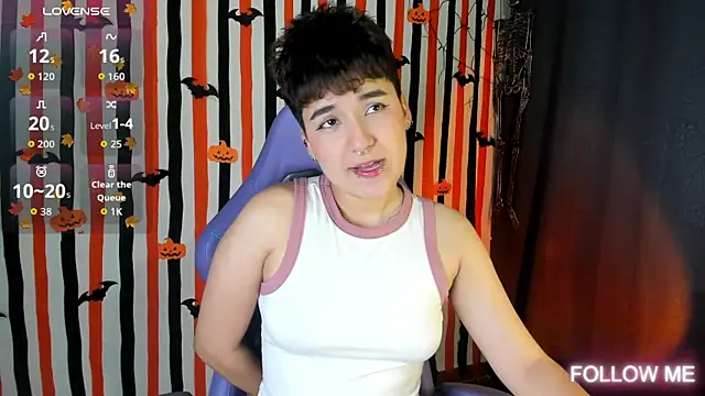 Snapshot of emma_cute7 chatting on 10-17-25, 02:15 emma cute7 online show from 10-17-25, 02:15