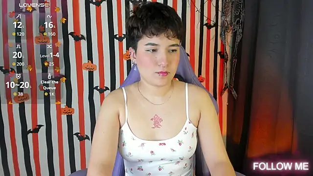 emma cute7 online show from 10-31-25, 02:01