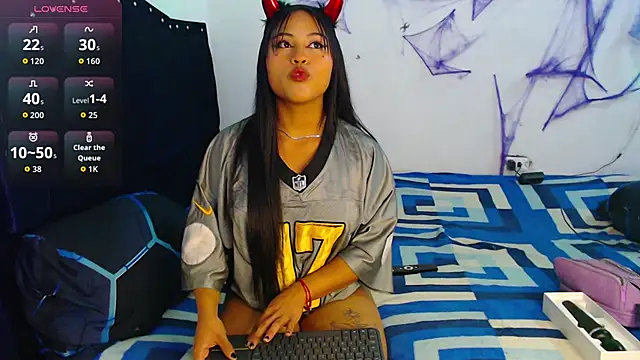 bella warzon online show from 10-15-25, 01:06