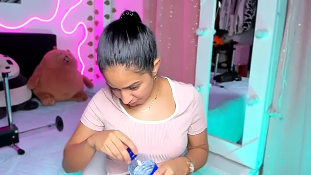 Snapshot of Vickysth chatting on 09-28-25, 08:47 Vickysth online show from 09-28-25, 08:47