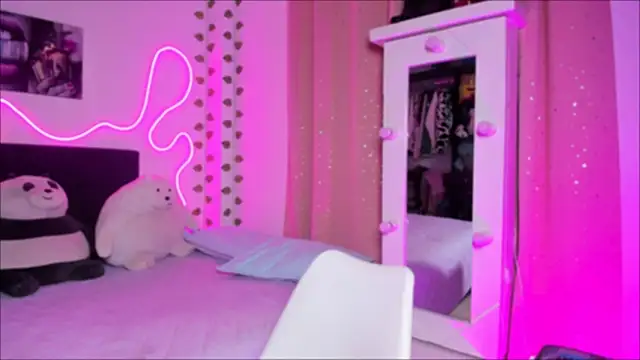 Snapshot of Vickysth chatting on 10-20-25, 10:32 Vickysth online show from 10-20-25, 10:32