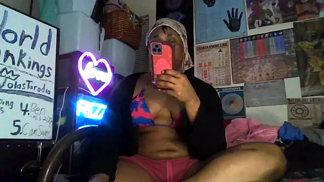 Snapshot of GardeniaFields chatting on 09-21-25, 07:54 GardeniaFields online show from 09-21-25, 07:54