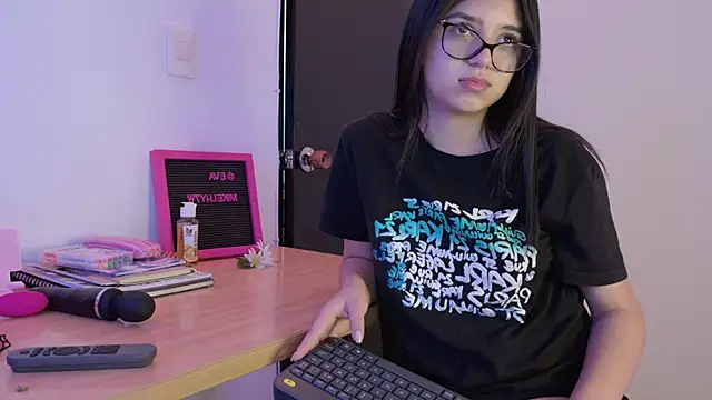 eva sin18 online show from 03-13-25, 02:44