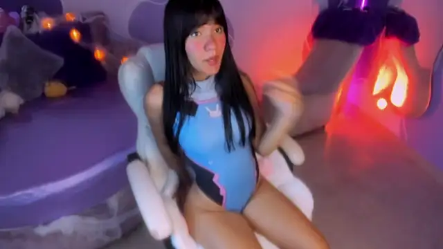 auroracute02 online show from 10-17-25, 01:03