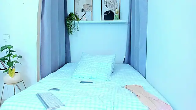 Snapshot of roxy_hell chatting on 03-13-26, 09:10 roxy hell online show from 03-13-26, 09:10