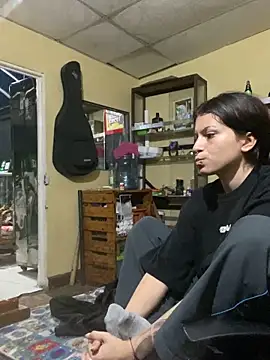 Snapshot of val_zx chatting on 03-29-26, 02:33 val zx online show from 03-29-26, 02:33