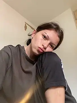 Snapshot of val_zx chatting on 05-02-26, 01:27 val zx online show from 05-02-26, 01:27